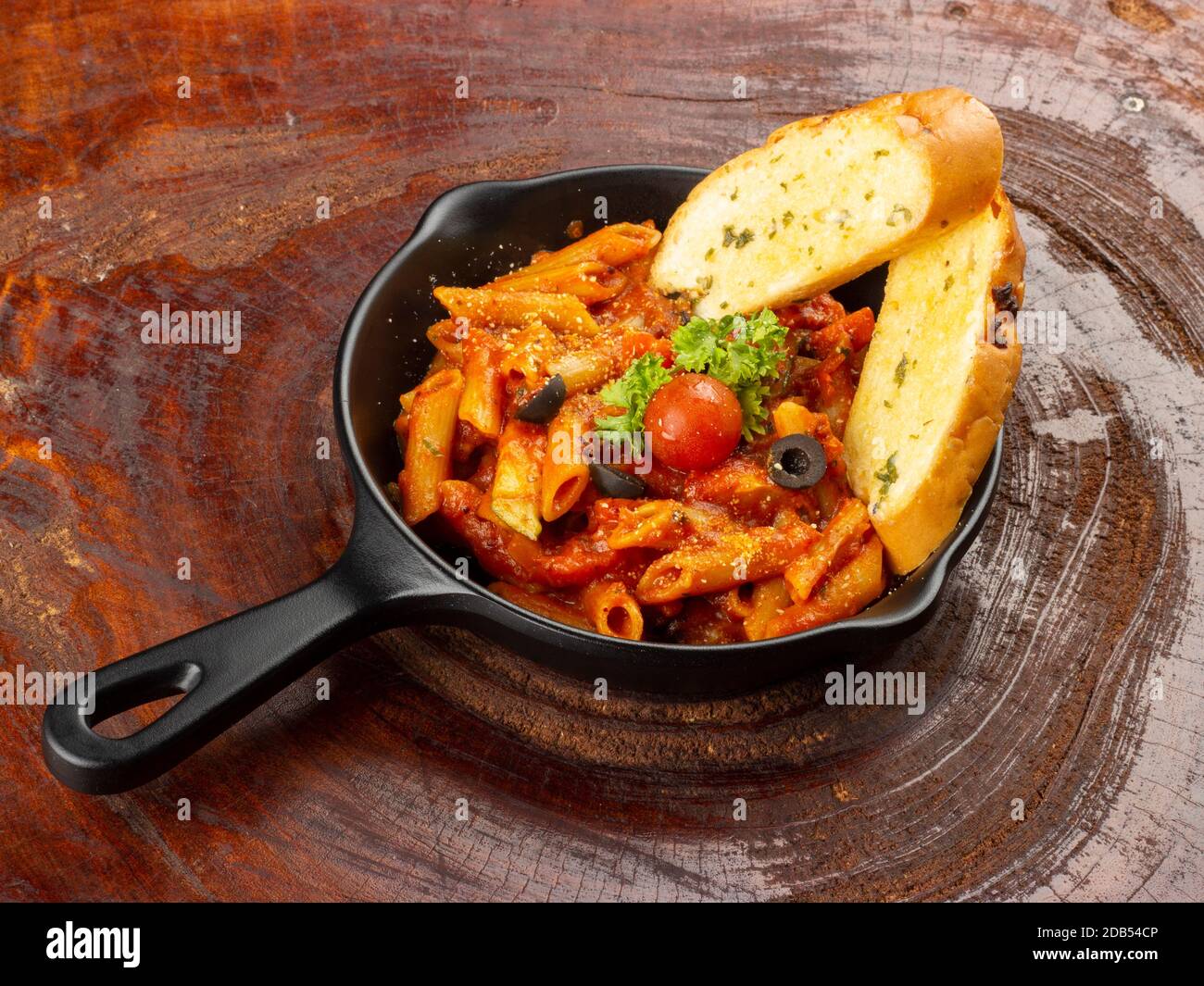 Rote Suace Pasta / Tomatensauce Pasta / Arrabiata Pasta Stockfoto