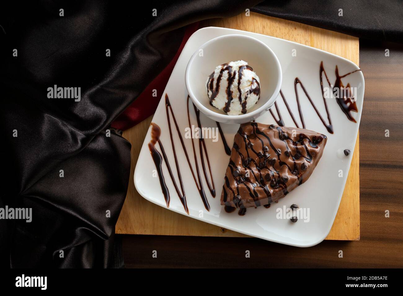 Schokoladenchips Waffel mit Eis Stockfoto