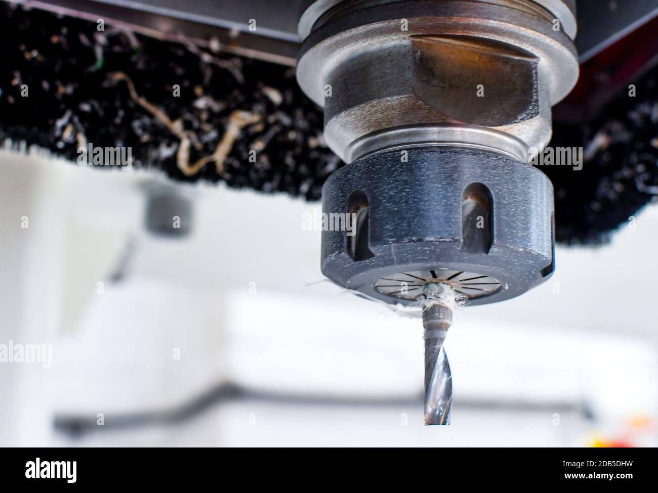 Detail der Schneidwerkzeuge einer Hochgeschwindigkeits-CNC-Maschine in einer Kunststofffabrik. Bild geeignet für Industriebroschüren und Newsletter. Stockfoto Detail der Schneidwerkzeuge einer Hochgeschwindigkeits-CNC-Maschine in einer Kunststofffabrik. Bild geeignet für Industriebroschüren und Newsletter. Stockfoto