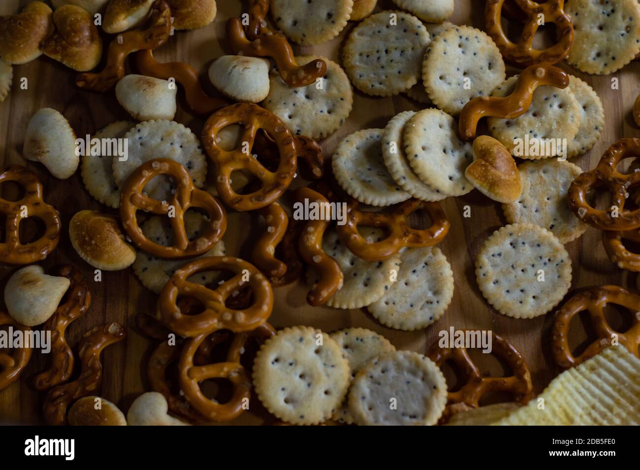 Viele salzige Snacks mischen sich Stockfoto