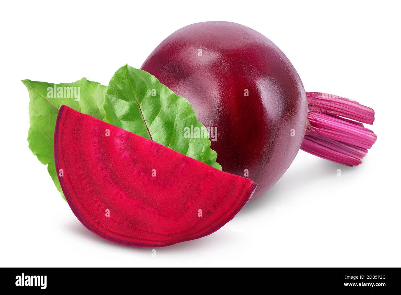 Rote Bete-Scheibe isoliert auf weißem Hintergrund mit Beschneidungspfad und voller Schärfentiefe Stockfoto