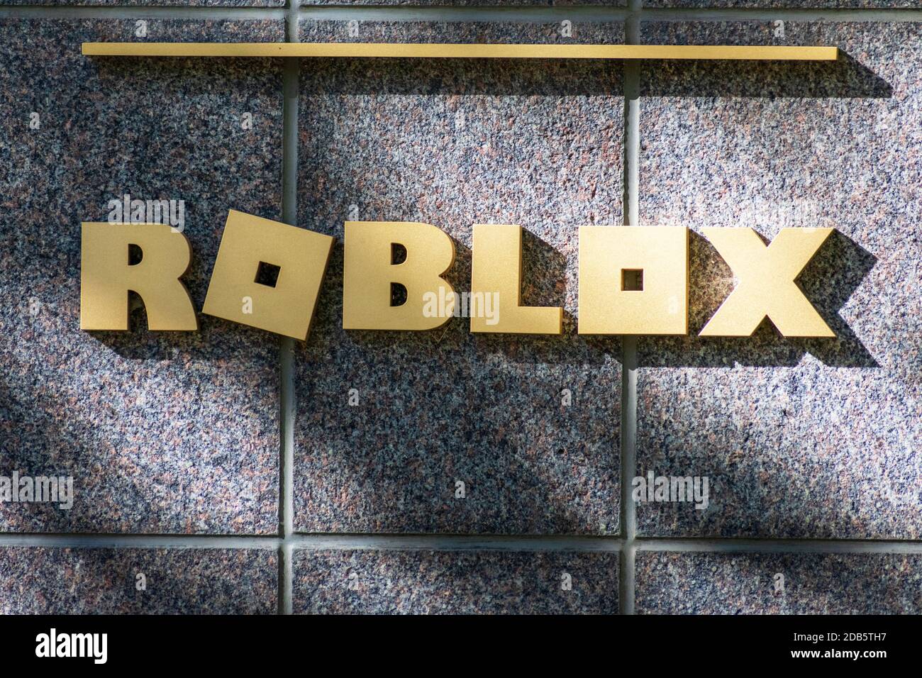 Roblox Schild Logo am Hauptsitz. Roblox ist eine Online-Gaming-Plattform und Spiel Kreation System - San Mateo, Kalifornien, USA - 2020 Stockfoto