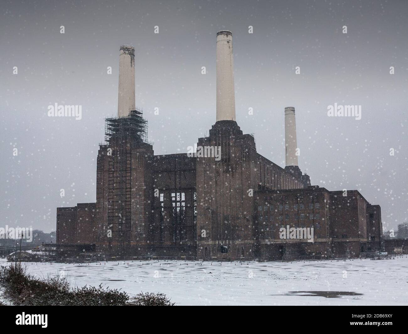 Battersea Power Station, vor der Sanierung und den neuen Wohnblocks Stockfoto