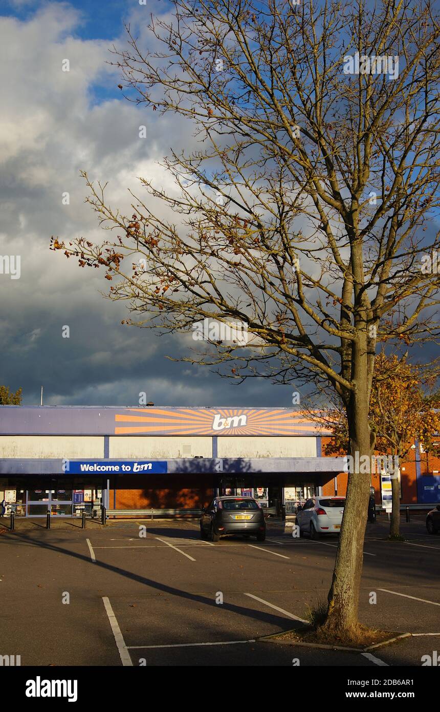 Eintritt zum B&M Discounter, der bald schließen soll. Stockfoto