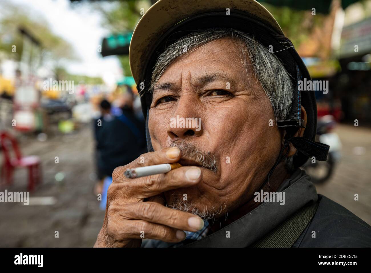 Alter Raucher Mann aus Vietnam Stockfoto