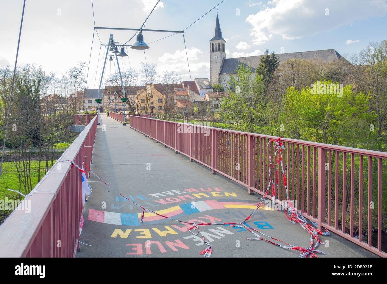 Freundschaftsbrücke zwischen Kleinblittersdorf und GroÃŸblittersdorf für die Coronakrise 2020 Stockfoto