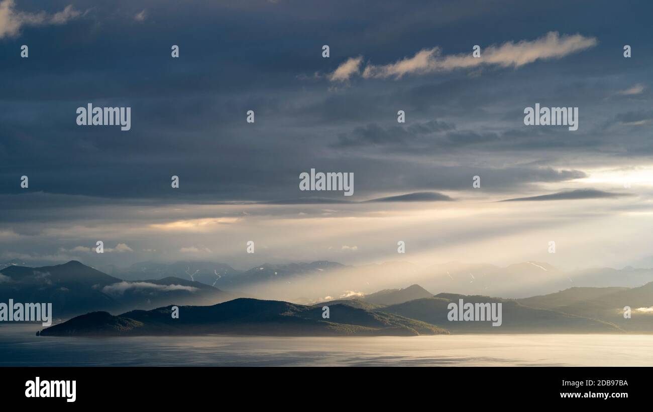 Hügel und Meer, PetropavlovskÃ‚Â Kamtschatsky, Halbinsel Kamtschatka, Russland Stockfoto