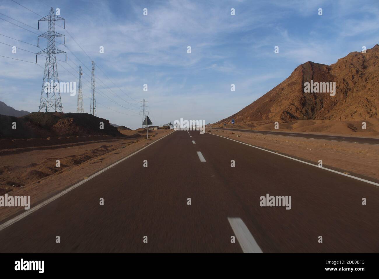 Bergab fahren -Fotos und -Bildmaterial in hoher Auflösung – Alamy