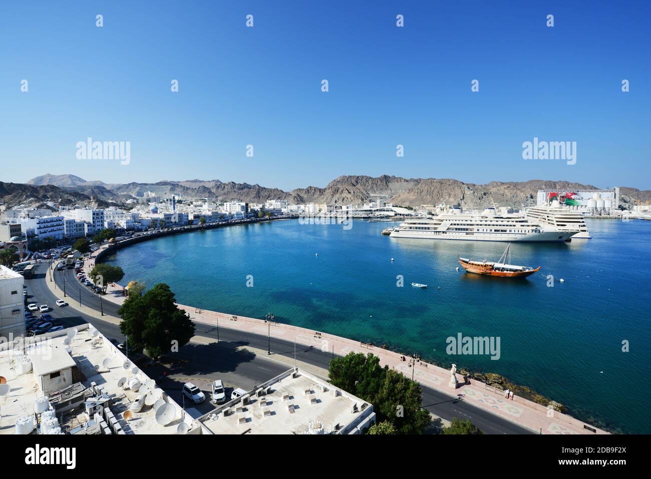 Blick auf die Corniche Mutrah und der Sultan Qaboos Port. Stockfoto