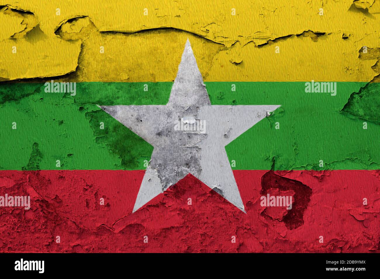 Myanmar Flagge auf der gerissenen Grunge Betonwand gemalt Stockfoto