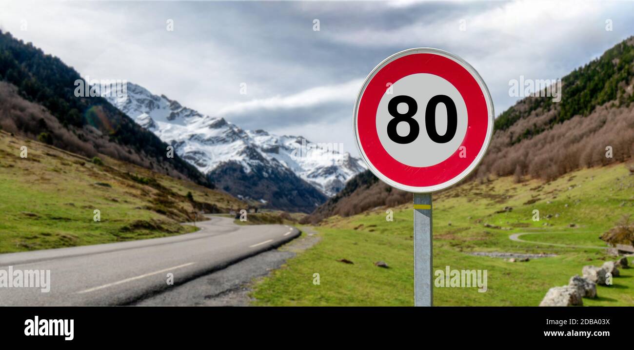 Eine Höchstgeschwindigkeit von 80 km/h auf den französischen Straßen Stockfoto