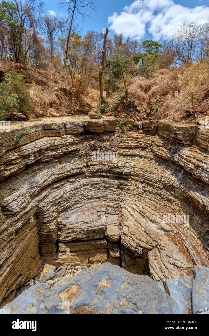 Eintritt in das unterirdische Wildflussbett während der Trockenzeit, Ankarana Reserve, Madagaskar Wildnis Landschaft, Afrika Stockfoto