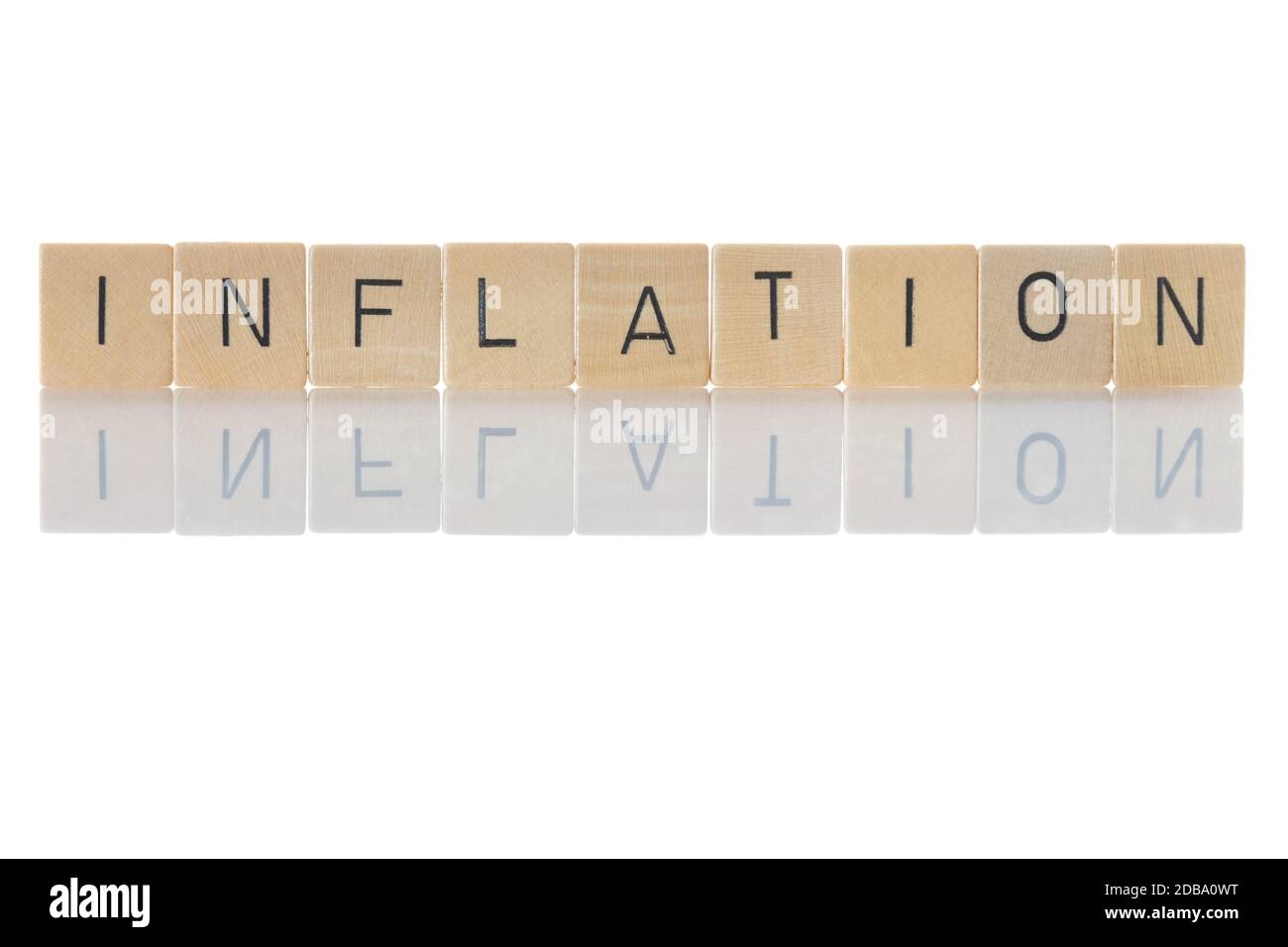 Inflation, Währungsabwertung aufgrund anhaltender Preissteigerungen von Waren und Dienstleistungen."Inflation" als Wort isoliert auf weißem Hintergrund Stockfoto