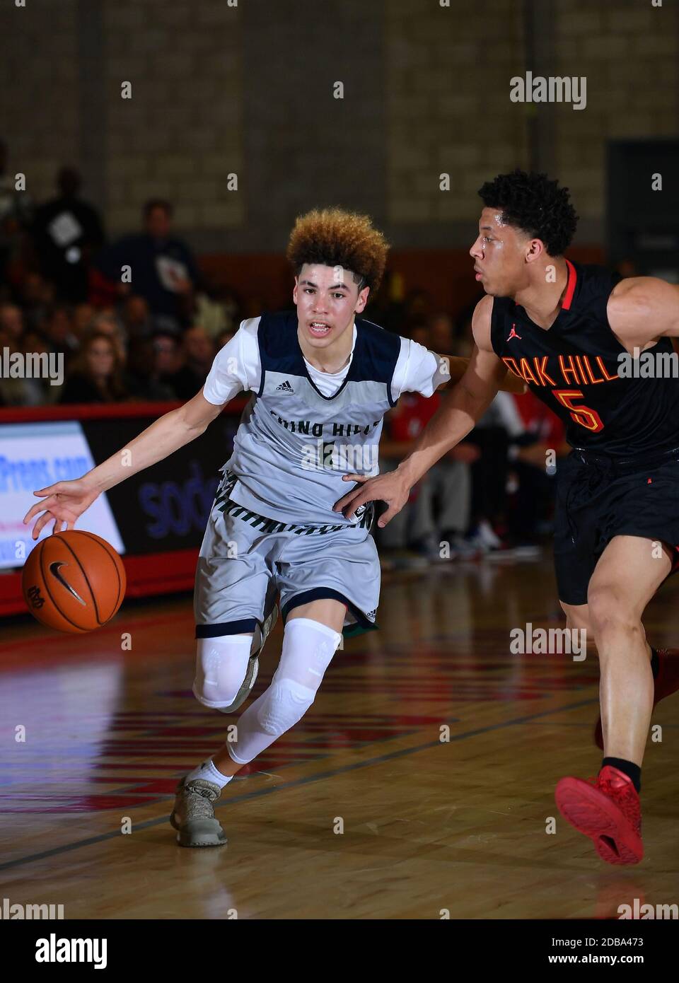 Santa Ana, Kalifornien. Februar 2017. LaMelo Ball #1 in Aktion während des Prep Basketball Spiel.die Nike Extravaganza Prep Basketball Spiel.Oak Hill Academy vs Chino Hills im Meruelo Athletic Center.Mandatory Photo Credit: Louis Lopez/Modern Exposure/Cal Sport Media/Alamy Live News Stockfoto