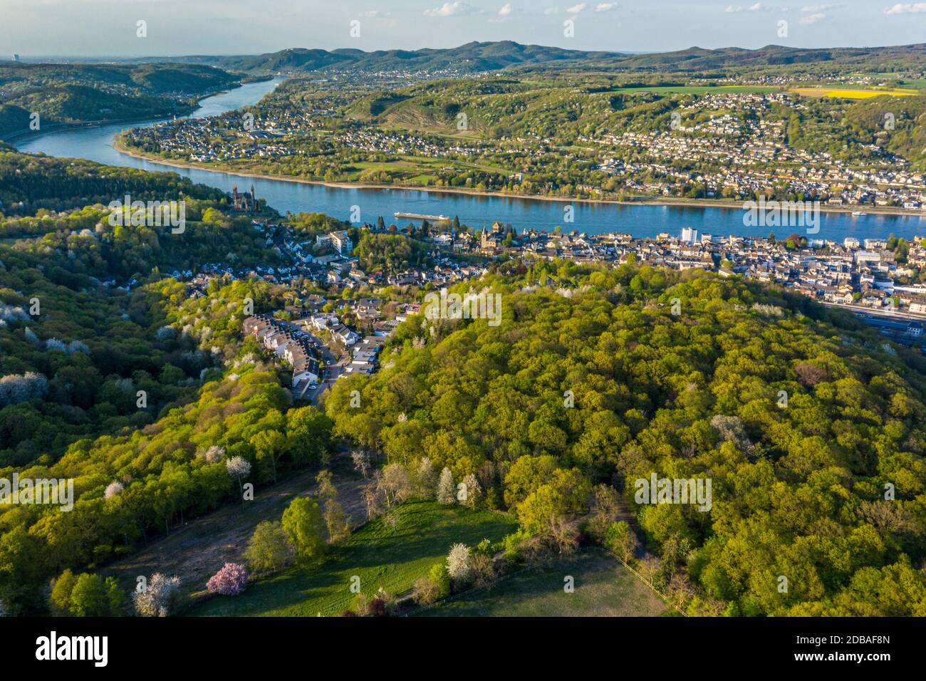 Luftaufnahme des Rheintals und der Städte Remagen Erpel und Unkel im Frühling Deutschland Stockfoto