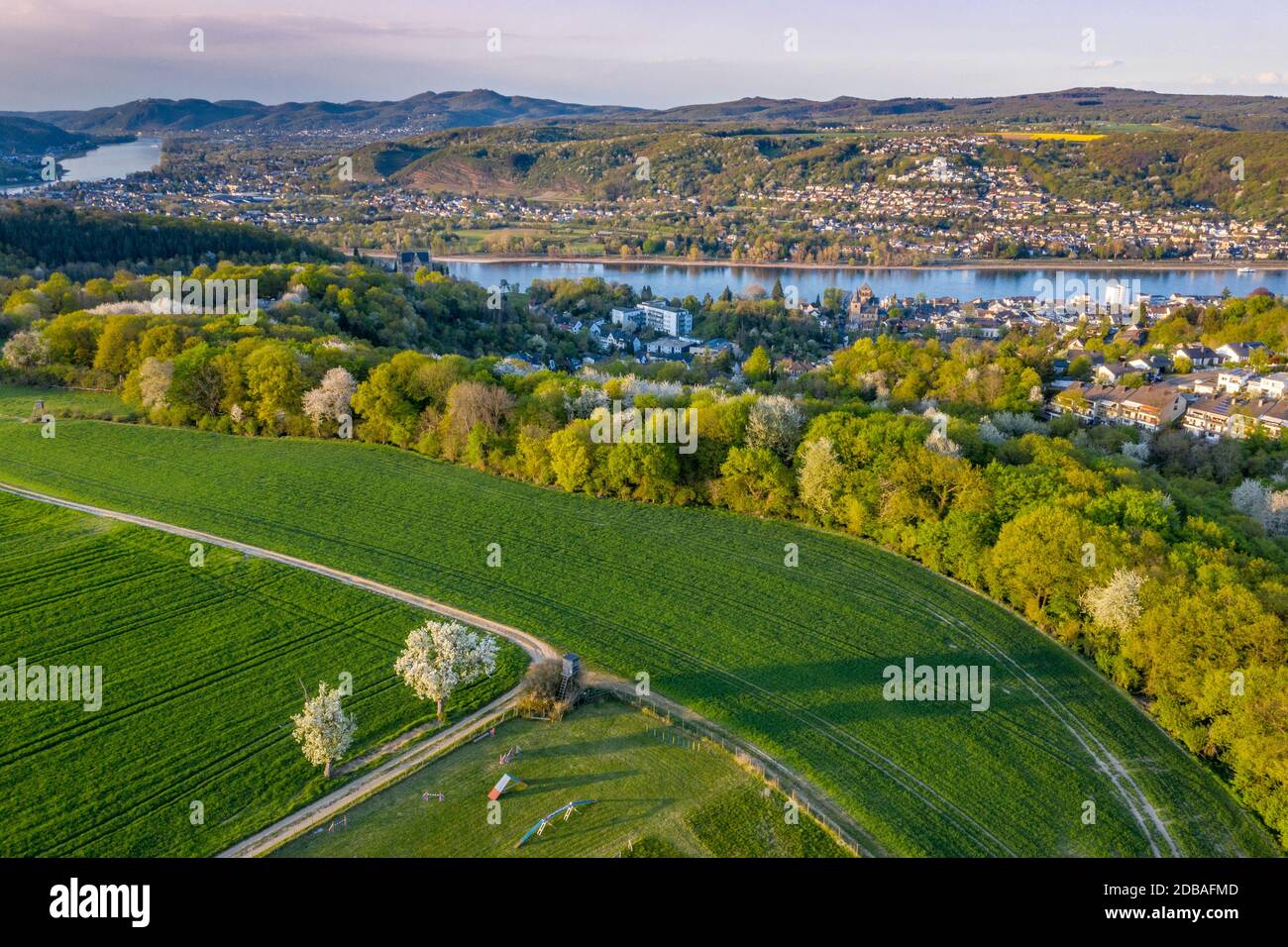 Luftaufnahme des Rheintals und der Remagener Bauernhoflandschaft Deutschland Stockfoto