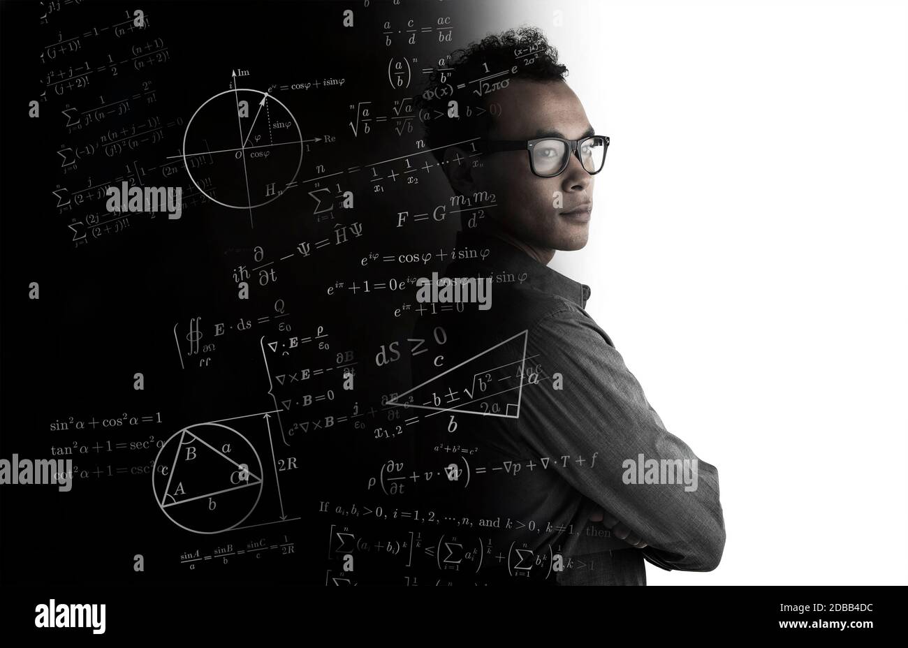 Studioaufnahme des Menschen mit mathematischen Formeln Stockfoto