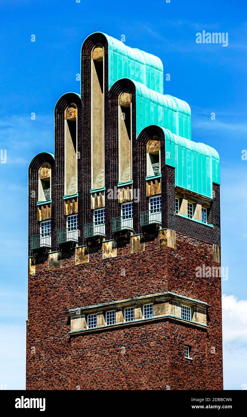 Hochzeitturm mit fünf Fingerzeigern auf der Mathildenhöhe in Darmstadt, Hessen Stockfoto