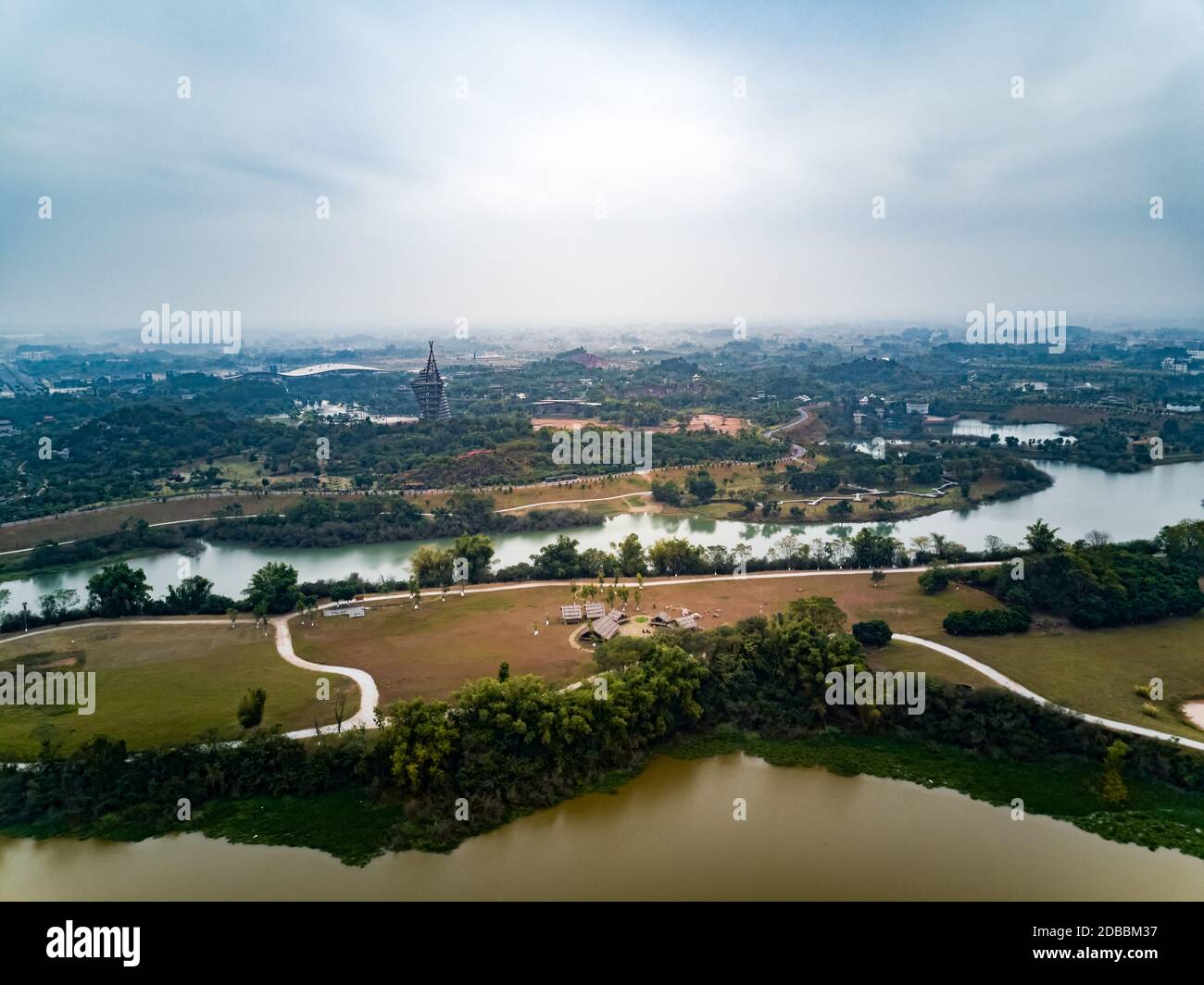 Luftaufnahmen von Feldern und Gebäuden im ländlichen China Stockfoto