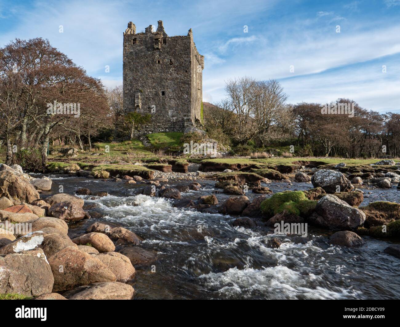 Die Ruinen von Moy Castle in Lochbuie auf der Insel Von Mull, die innerhalb der Inneren Hebriden Schottland enthalten ist VEREINIGTES KÖNIGREICH Stockfoto