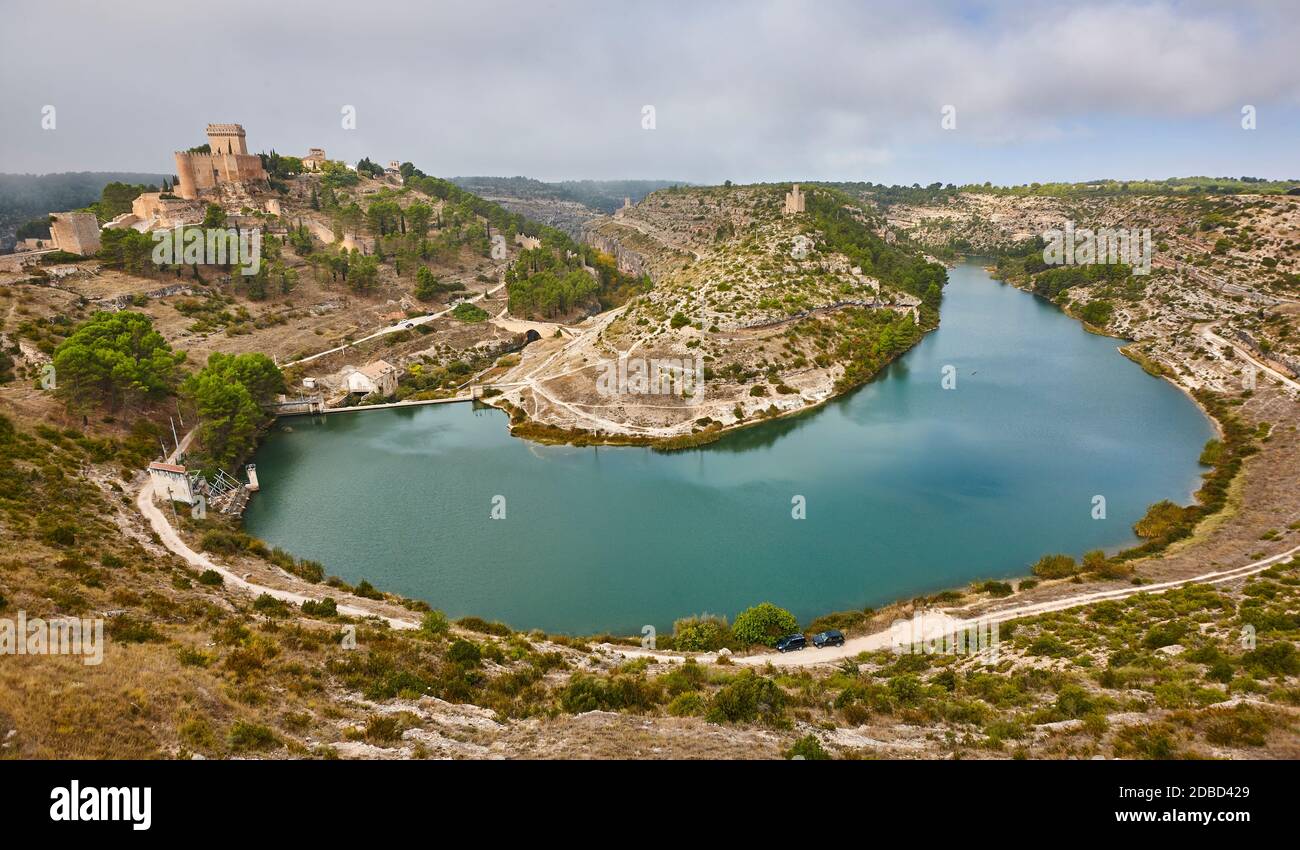 Spanische malerische mittelalterliche Festung und Fluss in Alarcon, Cuenca. Spanien Stockfoto