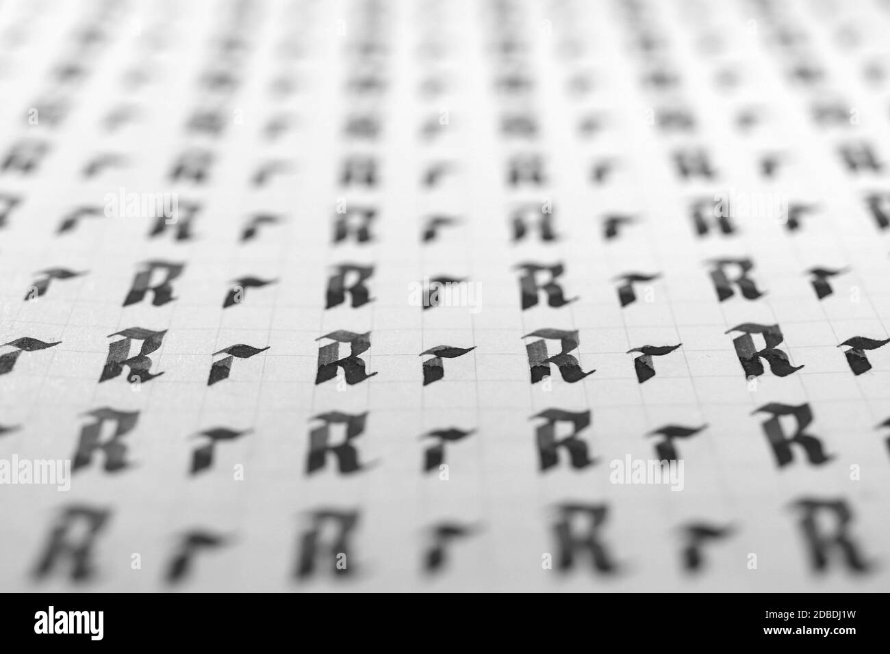 Kalligraphie Schwarzen Und Weissen Buchstaben R Hintergrund Schrift Schreiben Arbeitsblatt Handschrift Symbol Fullung Muster Kalligraphischen Buchstaben R Lear Stockfotografie Alamy