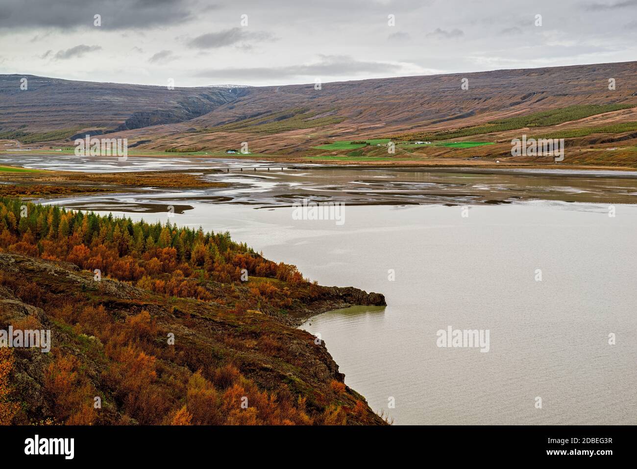 Panoramablick auf den Lagarfljot Fluss im Osten Islands Stockfoto