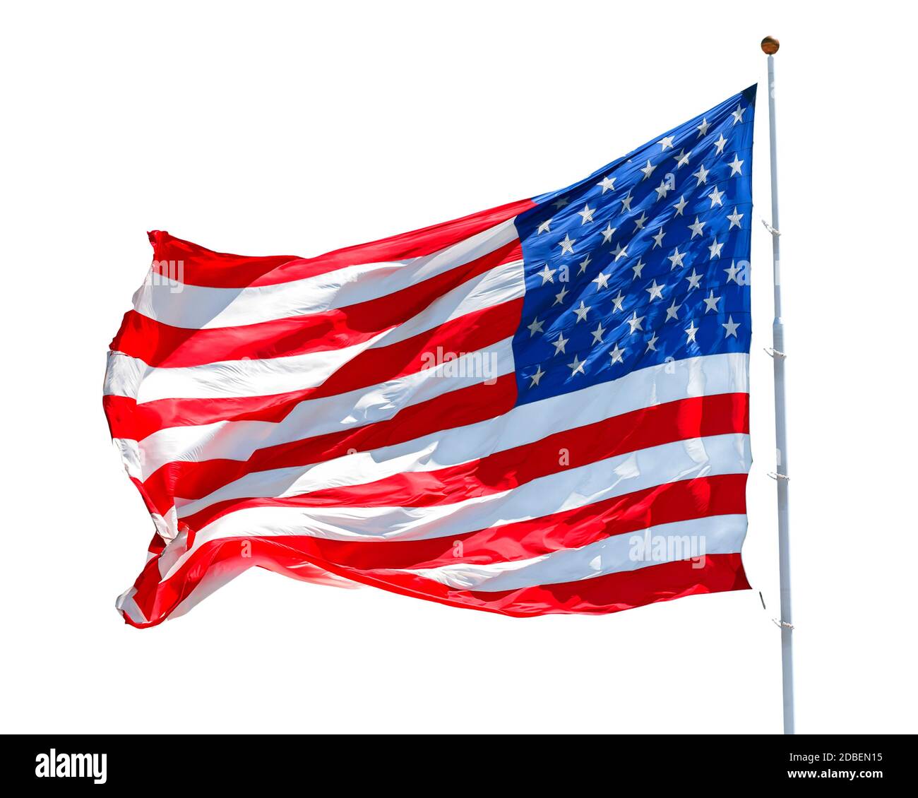 Amerikanische Flagge winkt im Wind, isoliert auf weißem Hintergrund, Bewegung der US-Flagge in Nahaufnahme, rote weiße blaue Flagge im Freien bei Sonnenlicht. Nationalflagge der Vereinigten Staaten von Amerika. USA Stars und Stripes Stockfoto