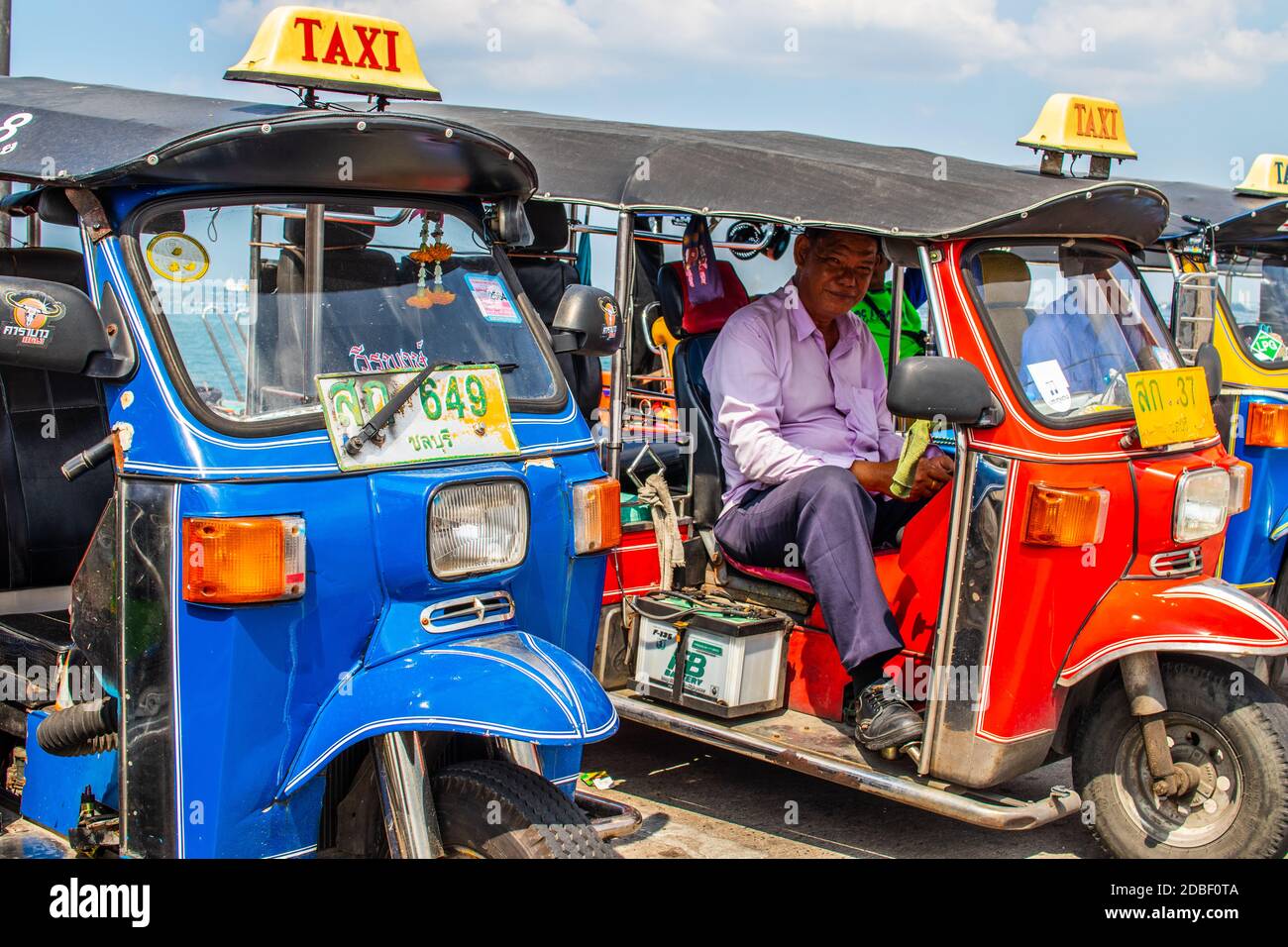 Tuk Tuk Friver warten auf Kunden Stockfoto