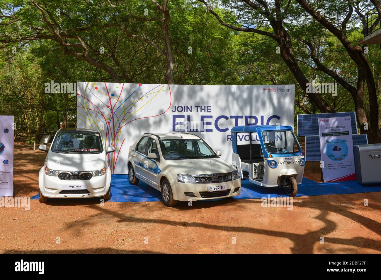 AUROVILLE, INDIEN - 05. Juni 2018: Indische Elektrofahrzeuge Stockfoto