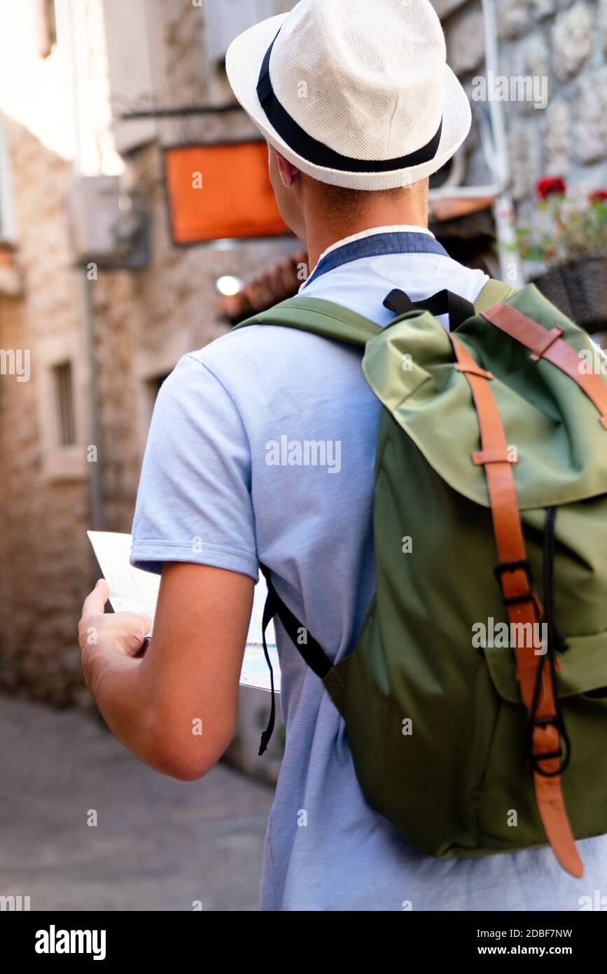 Reisende mit Karte. Reise Menschen Spaß Tourismus Urlaub Konzept Stockfoto Reisende mit Karte. Reise Menschen Spaß Tourismus Urlaub Konzept Stockfoto