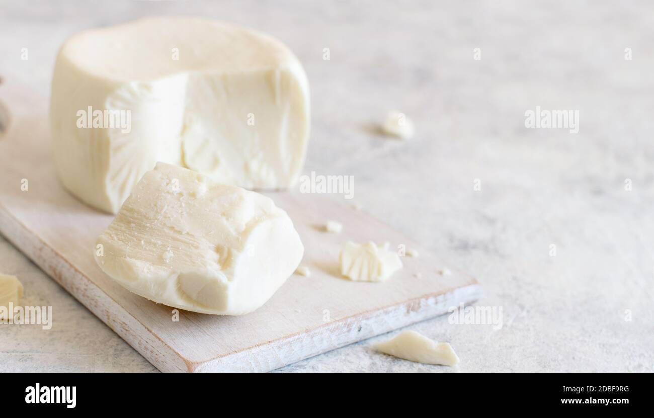 Cacio Ricotta Flakes Cacio ricotta -Fotos und -Bildmaterial in hoher Auflösung – Alamy