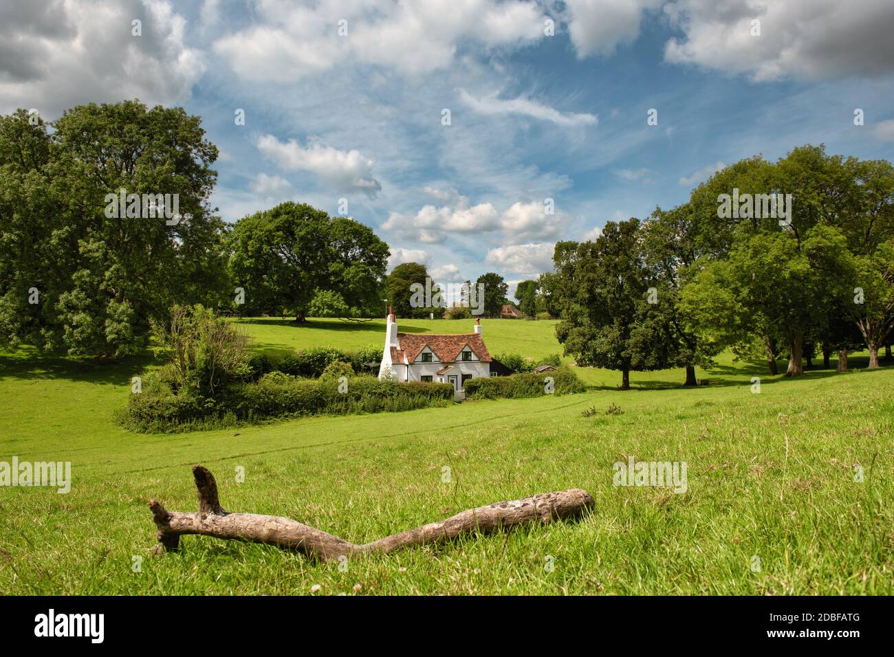 Englische Landschaft mit alten Häuschen in den Chiltern Hills, UK Stockfoto