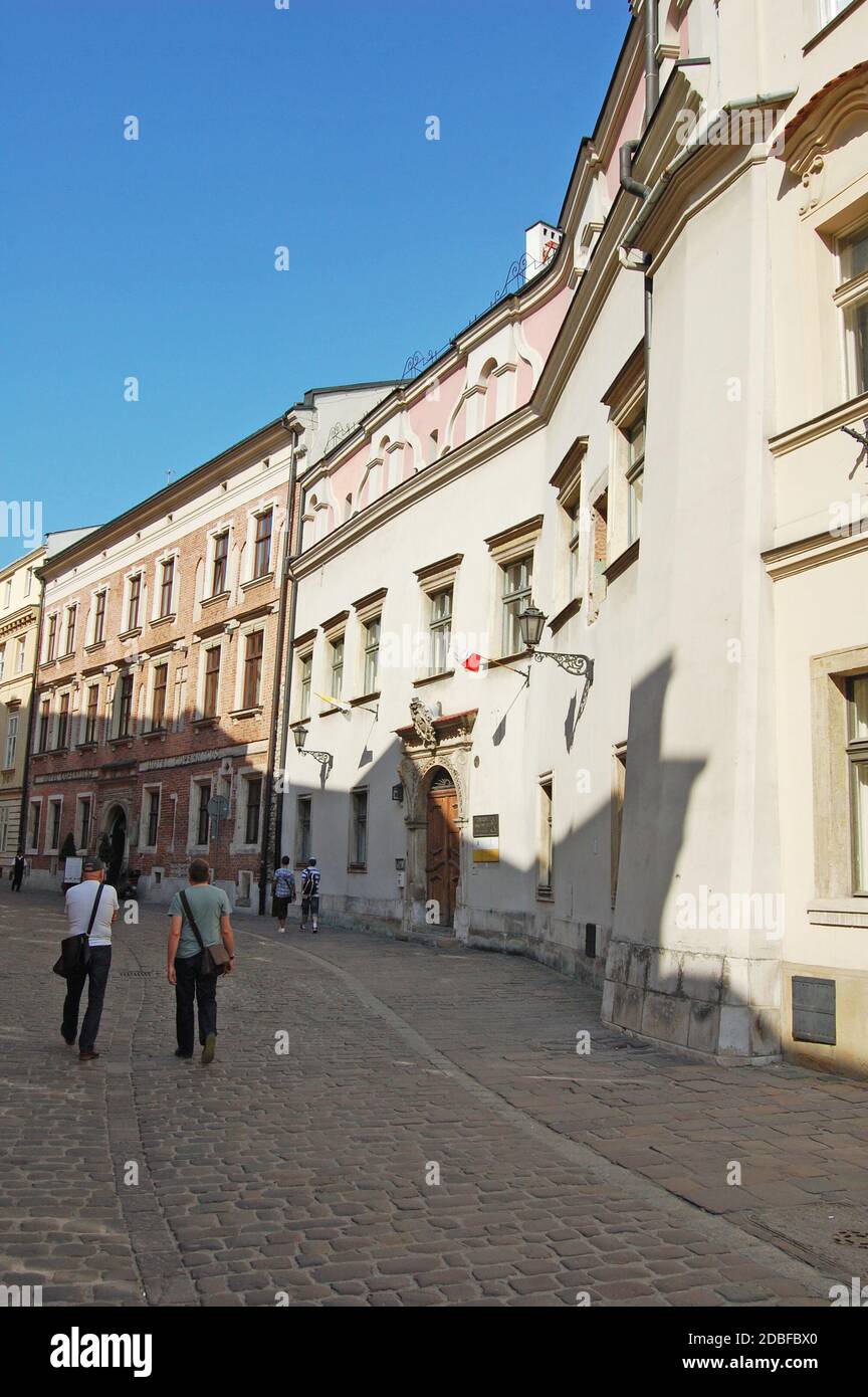 Touristen zu Fuß durch die Altstadt von Krakau in Polen Stockfoto