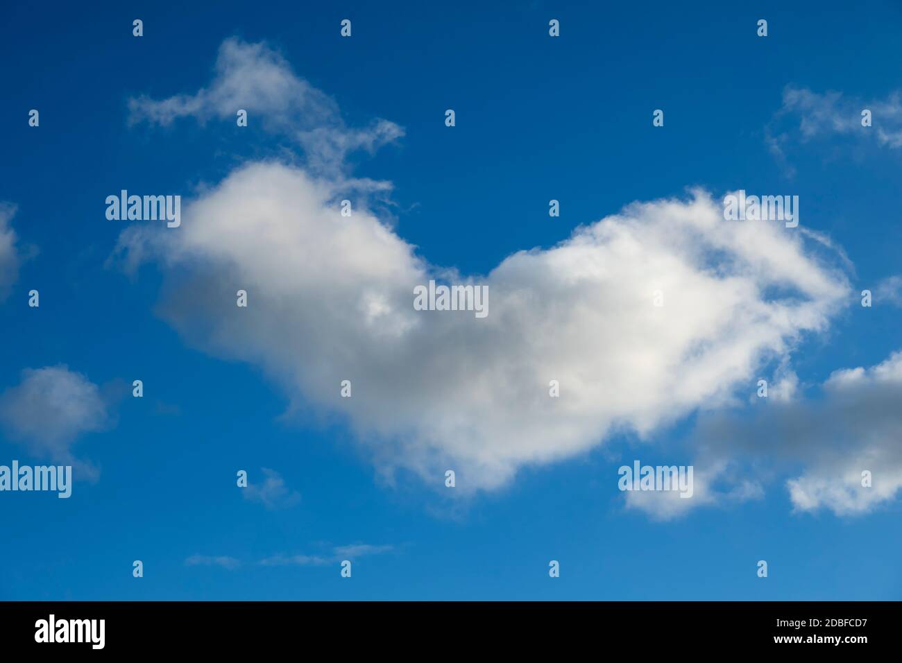 Herzförmige Wolken Stockfoto