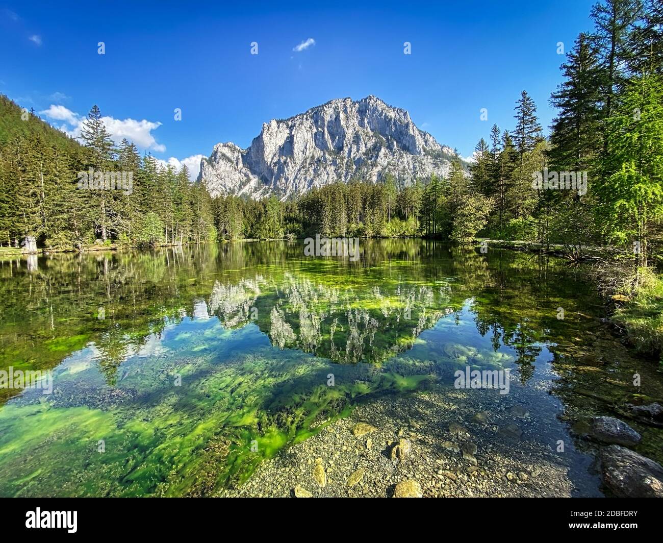 Grüner See Österreich, temporärer See mit Schmelzwasser in Österreich Stockfoto