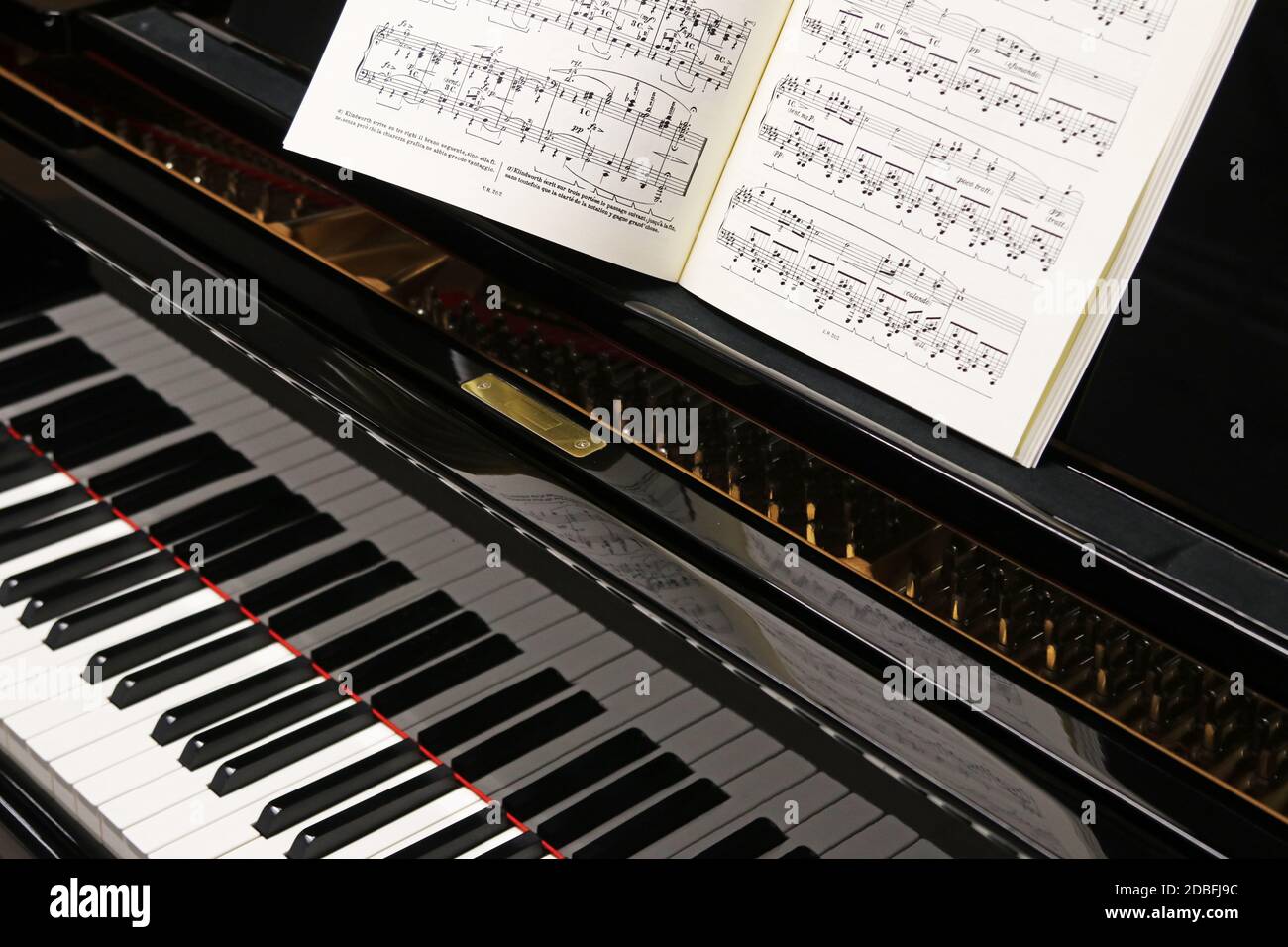Schwarzer Flügel für klassische Musik, Detail Stockfoto