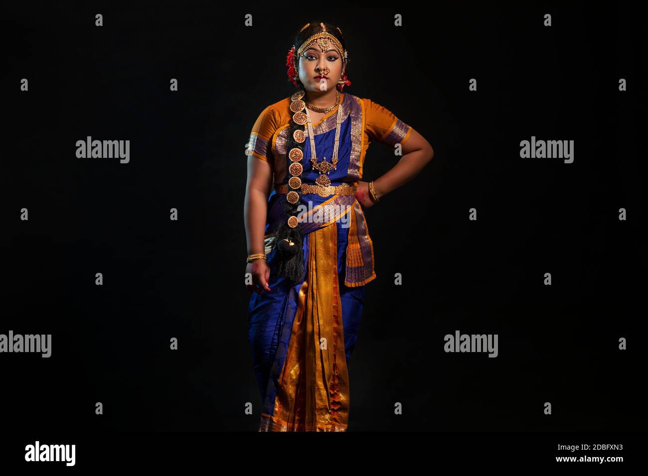 Porträt einer in Gedanken verlorenen Kuchipudi-Tänzerin Stockfoto