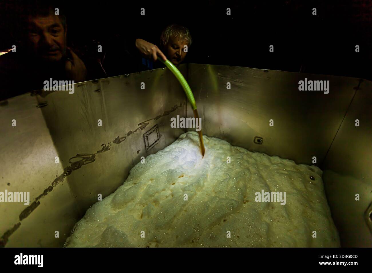 Zoigl-Beer Lagerung im Steinkeller in Falkenberg, Deutschland Stockfoto