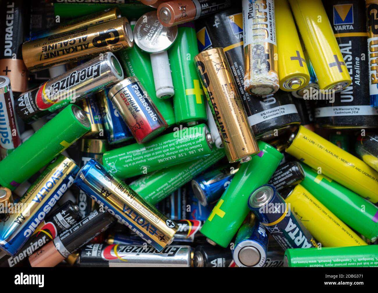 Verschiedene Batterien für das Recycling gesammelt Stockfoto