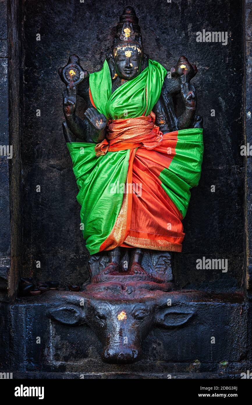 Durga (Mahisaurmardini) Bild. Airavatesvara Tempel, Darasuram, Tamil Nadu, Indien. Einer der großen lebenden Chola-Tempel - UNESCO-Weltkulturerbe. Stockfoto