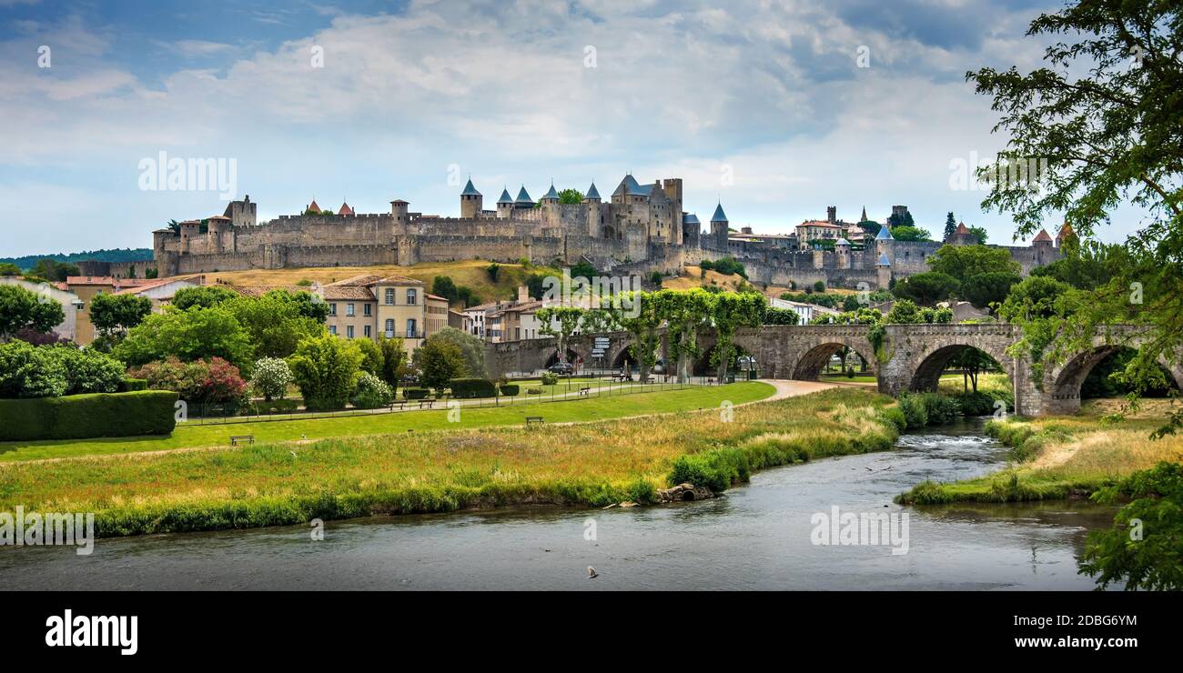 Panoramablick auf die Burg und das mittelalterliche Dorf Carcassonne Stockfoto