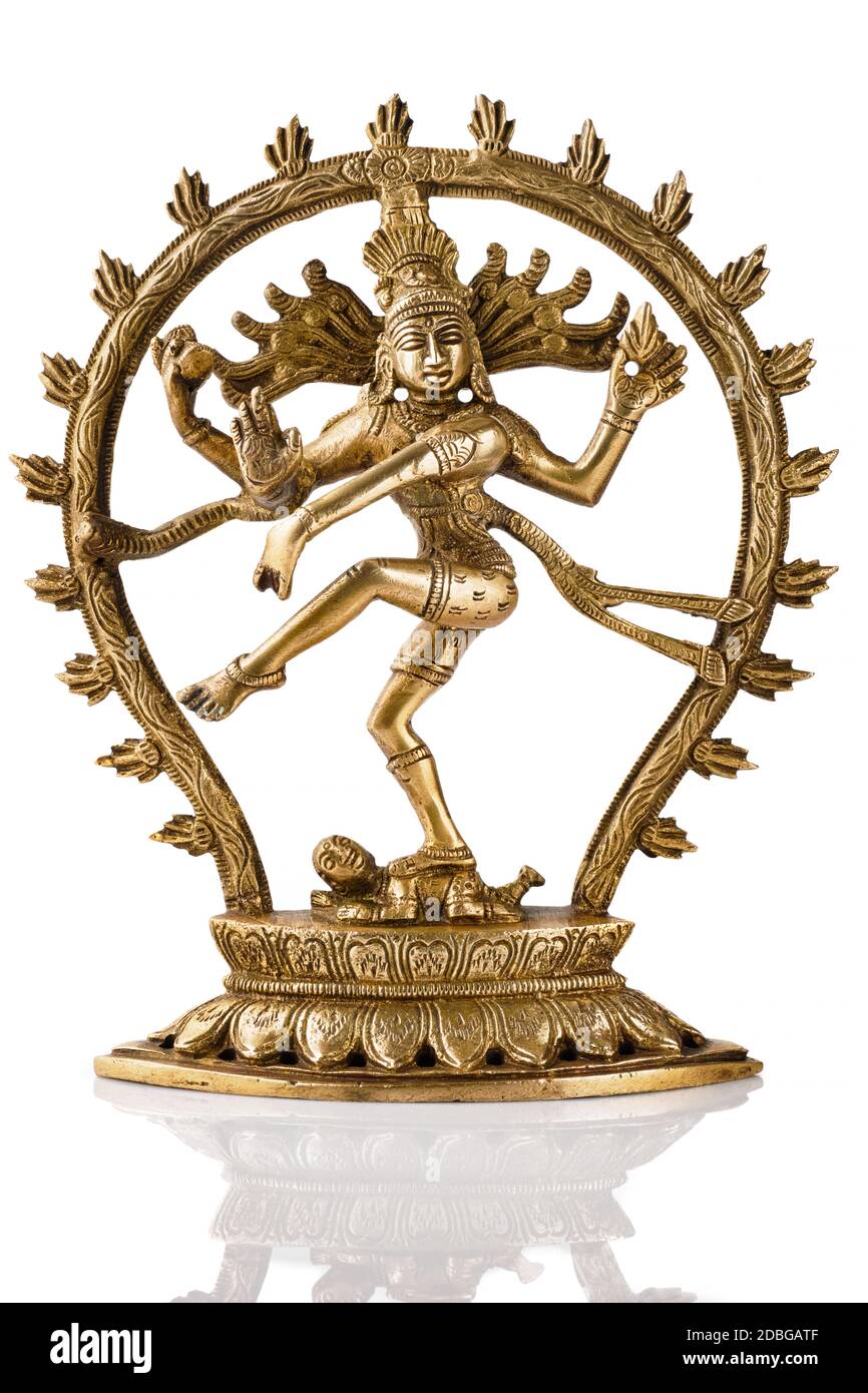 Bronze Statue der indisch-hinduistischen Gott Shiva Nataraja - Herr des  Tanzes isoliert auf Weiss mit Reflexion Stockfotografie - Alamy