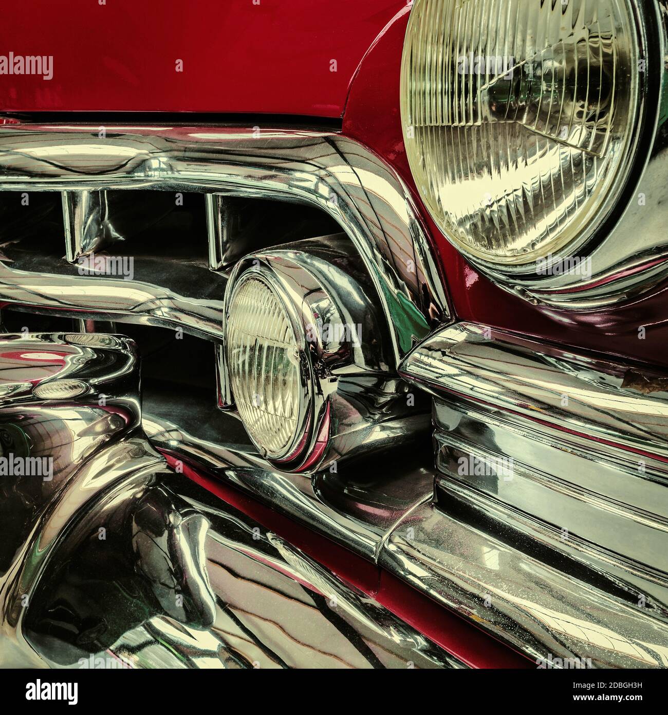 Retro-Stil vorne von einem klassischen roten Auto Stockfoto