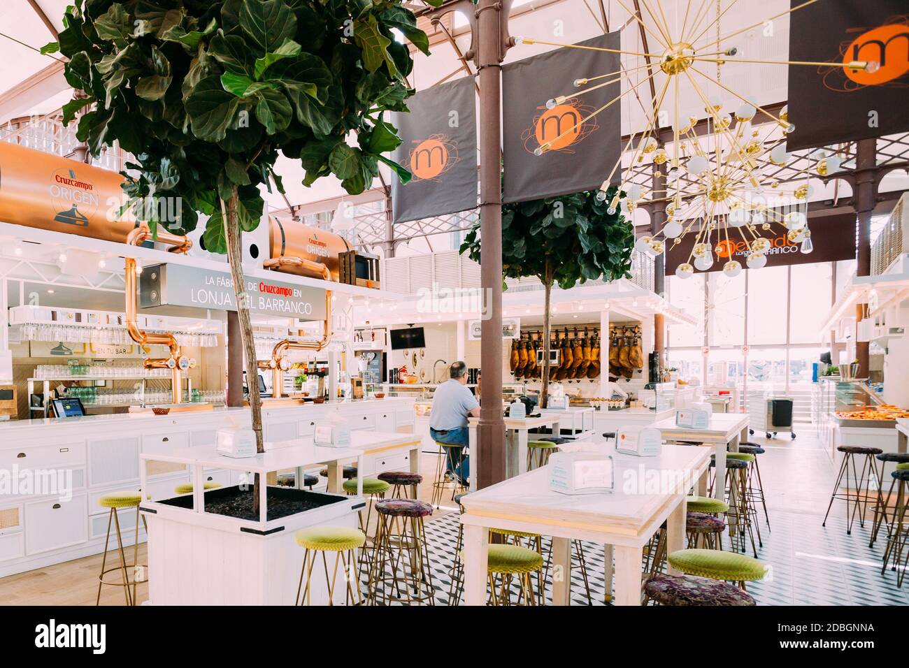 Sevilla, Spanien. Lebensmittelmarkt und Restaurant Mercado Gourmet Lonja Del Barranco in Sevilla, Spanien Stockfoto