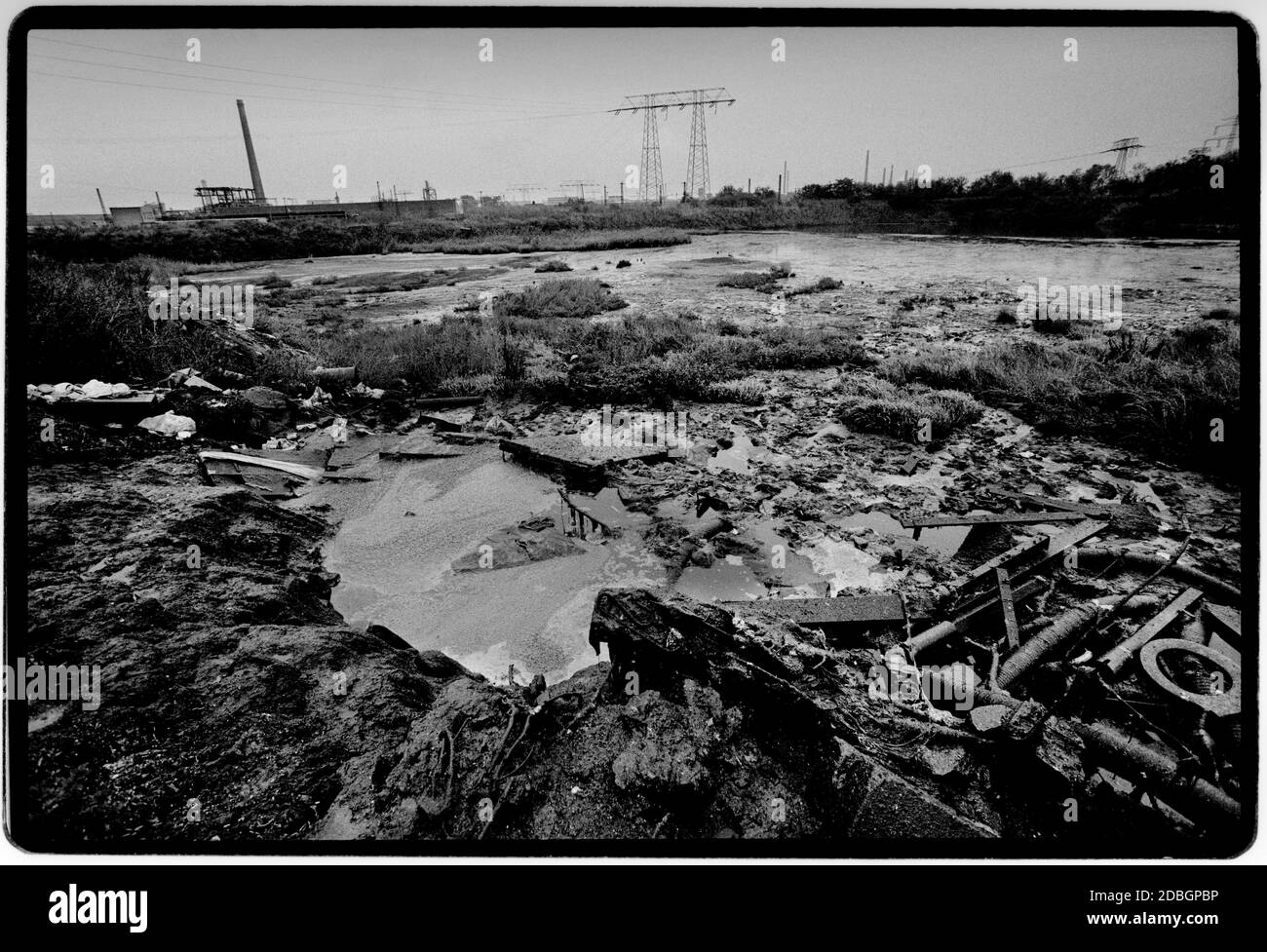 Ostdeutschland 1990 gescannt 2020 Bitterfeld ist eine Stadt im Landkreis Anhalt-Bitterfeld, Sachsen-Anhalt, Deutschland Ostdeutschland, Deutsche Demokratische Republik die DDR nach dem Mauerfall aber vor der Wiedervereinigung März 1990 und gescannt 2020. War ein Land, das von 1949 bis 1990 existierte, die Zeit, als der Ostteil Deutschlands während des Kalten Krieges Teil des Ostblocks war. Stockfoto