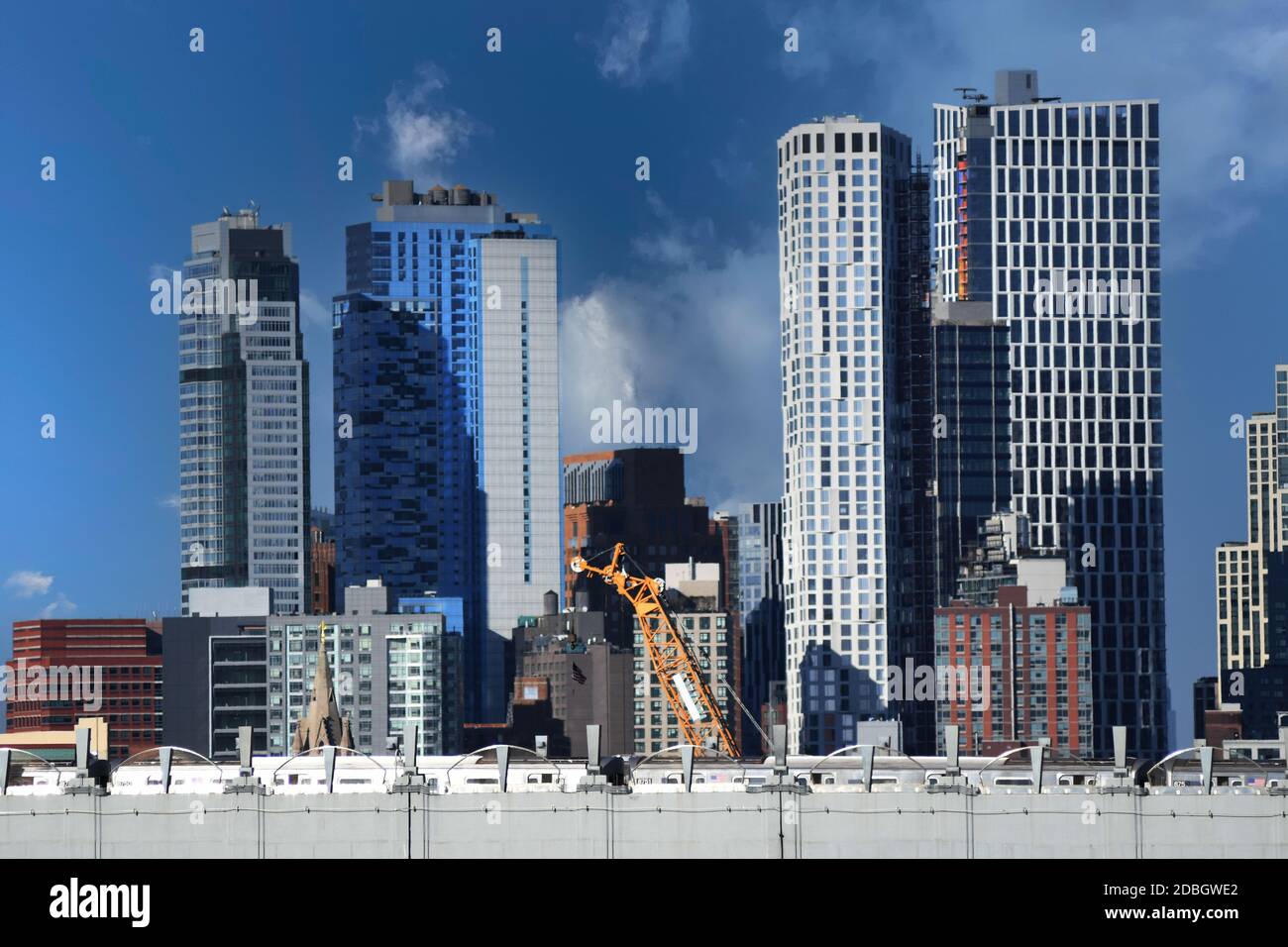 LEGO LAND: Auf dem FDR Drive kann man einen wunderschönen Blick auf die göttlichen und großen Wolkenkratzer von Manhattan genießen. Stockfoto