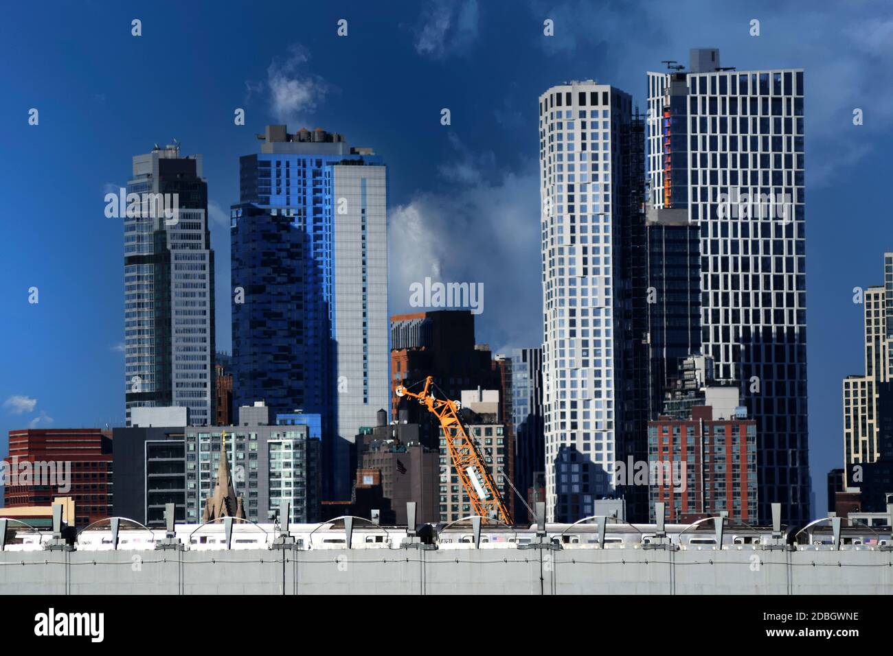 LEGO LAND: Auf dem FDR Drive kann man einen wunderschönen Blick auf die göttlichen und großen Wolkenkratzer von Manhattan genießen. Stockfoto