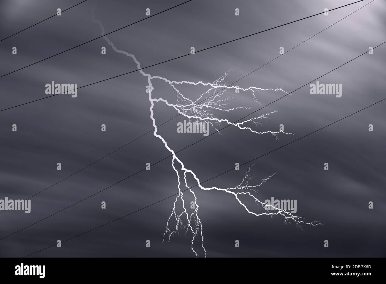 Hochspannungsleitungen mit Blitz und dunklem Himmel Stockfoto