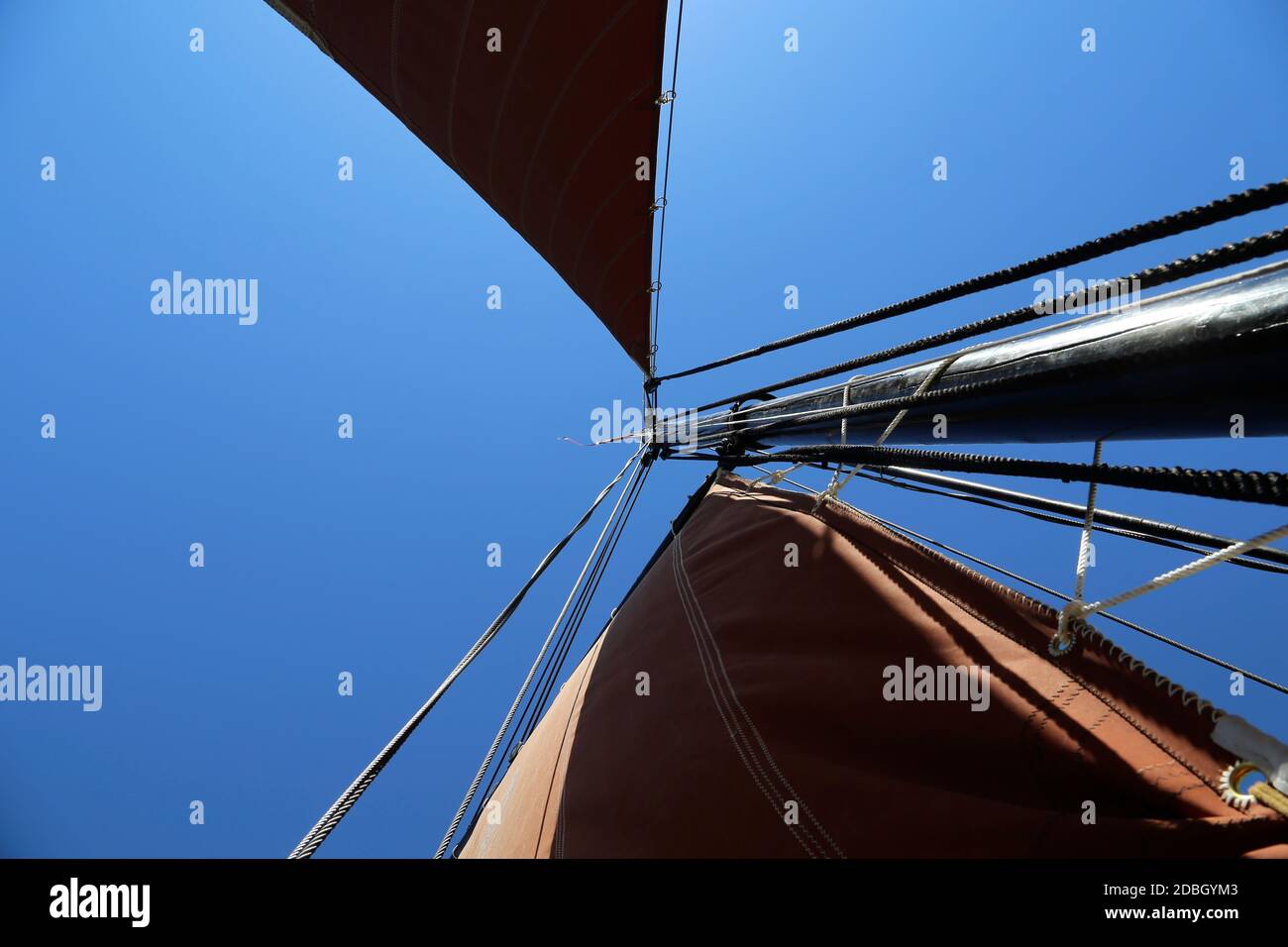 Segeln auf der Bucht bodden Gebiete mit einem Zeesenboot Stockfoto